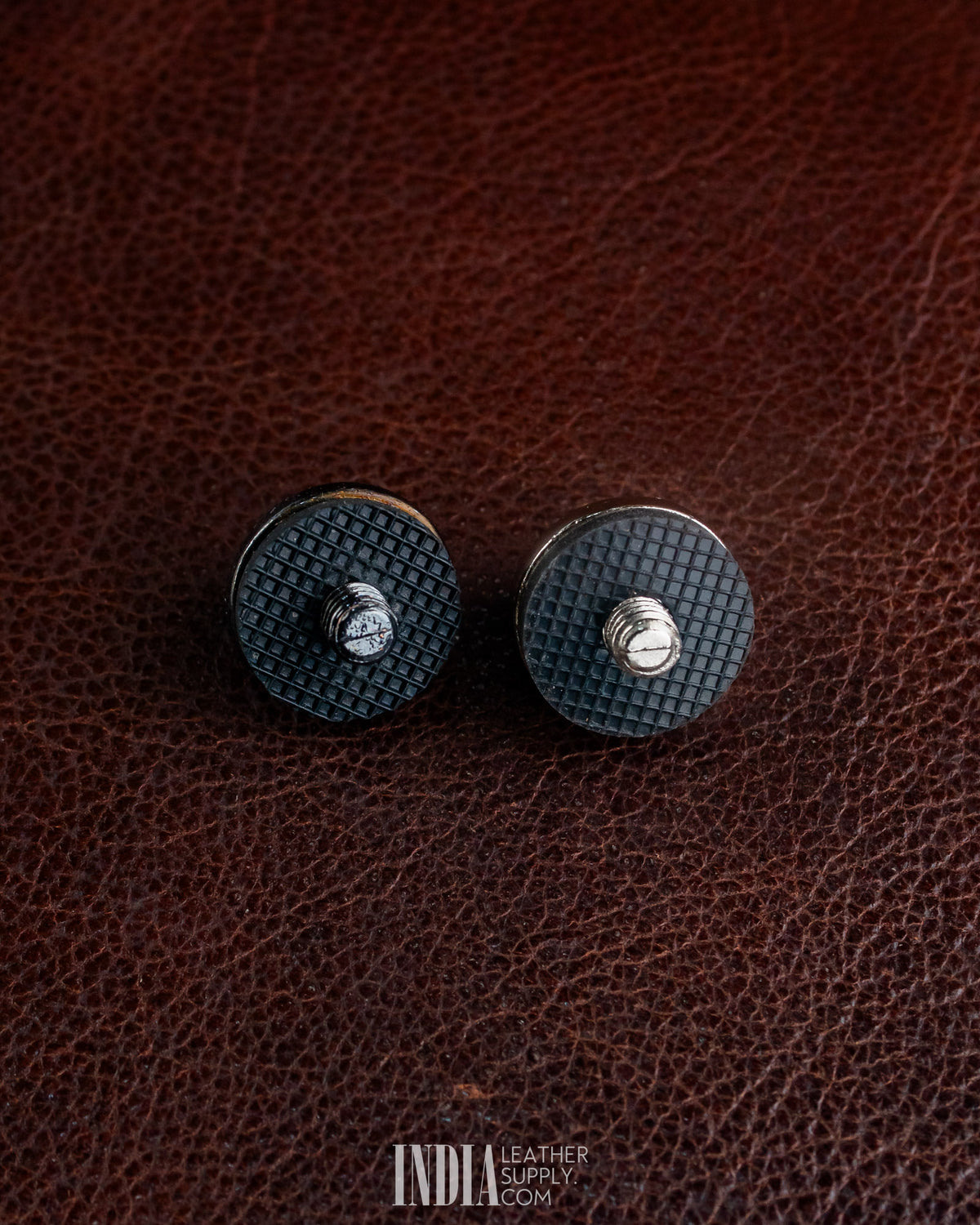 Camera Connector Screw Zinc Alloy Gunmetal / Nickel | India Leather Supply