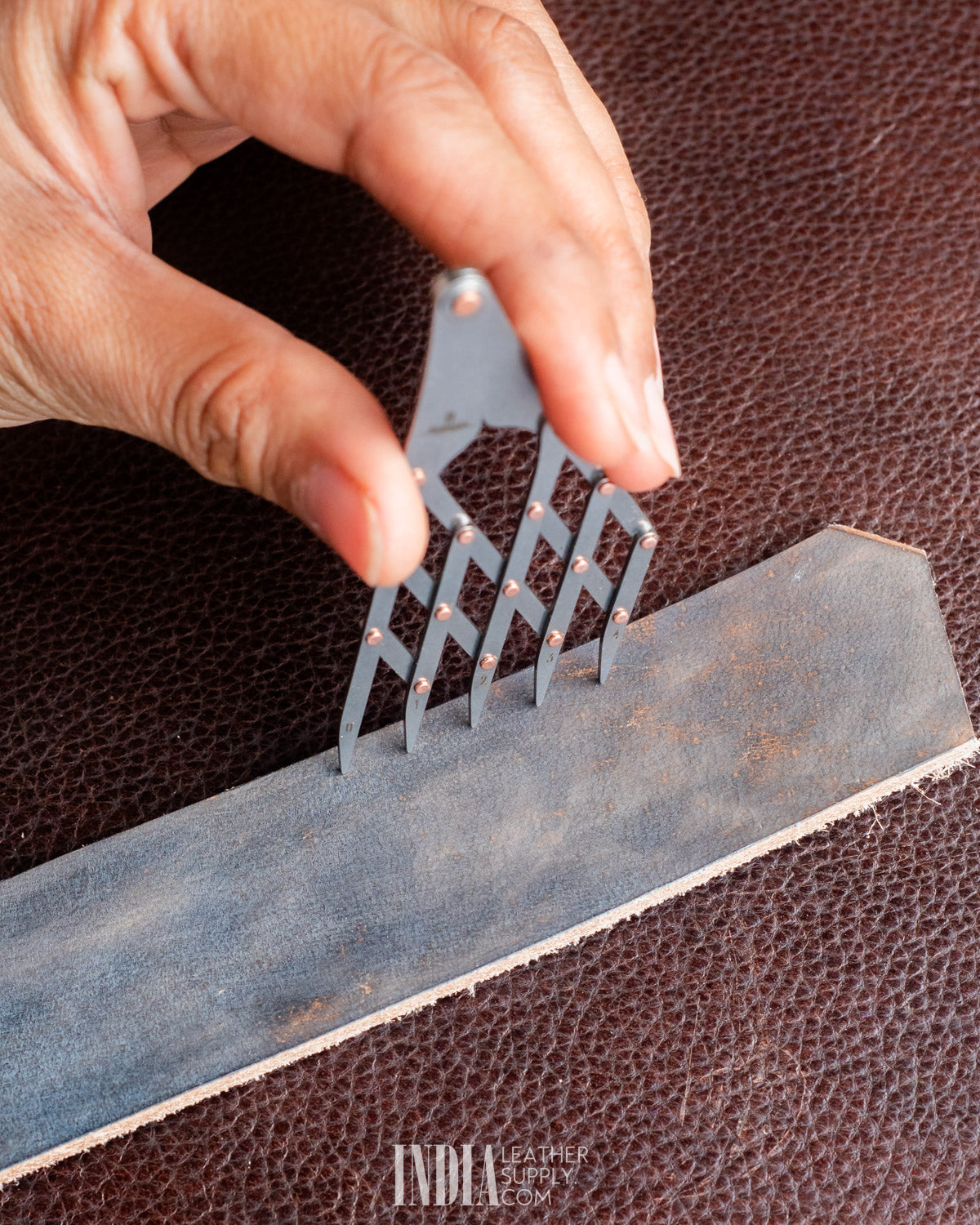 Nattools Isometric Adjustable Spacing Divider | India Leather Supply